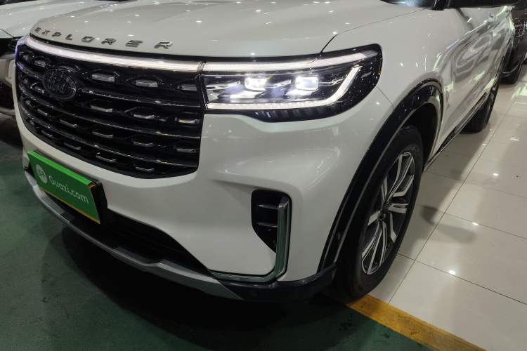 Used Ford Explorer 2023 EcoBoost 285 Four-Wheel Drive Titanium Edition 6 Seats