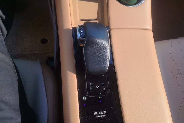 Used Hima AITO M5 2022 Extended-Range Four-Wheel Drive Flagship Edition Gear Lever