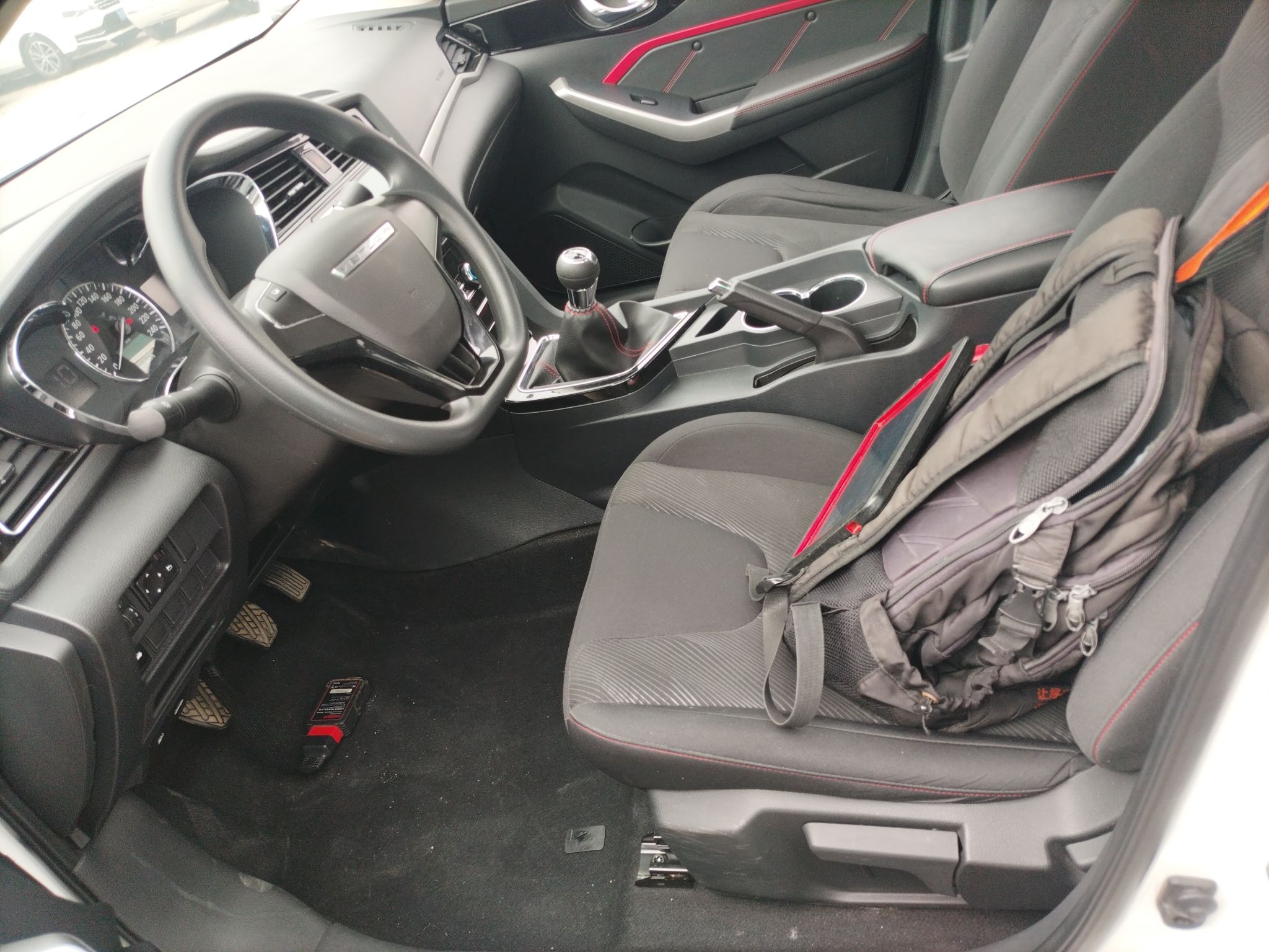 Переднее сиденье в автомобиле