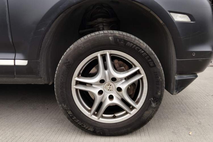 Used Porsche Cayenne 2007 Cayenne 3.6L Right Front Wheel Hub