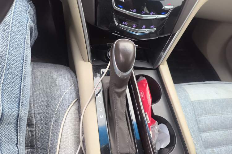 Used Cadillac XTS 2014 28T Comfort Version Gear Lever