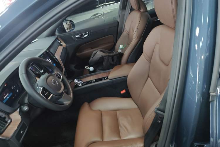 Used Volvo XC60 2024 B5 4x4 Smart Luxury Edition Left Front Seat