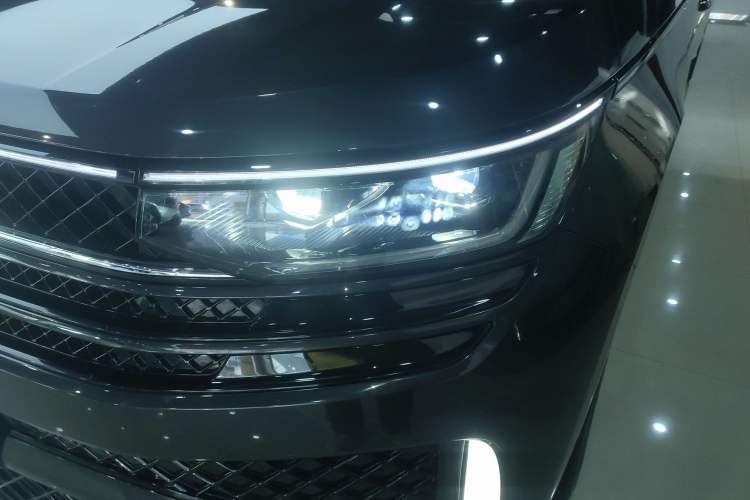 Used Volkswagen Tavendor 2024 380TSI All-Wheel Drive R-Line Cruise Edition Left Front Headlight