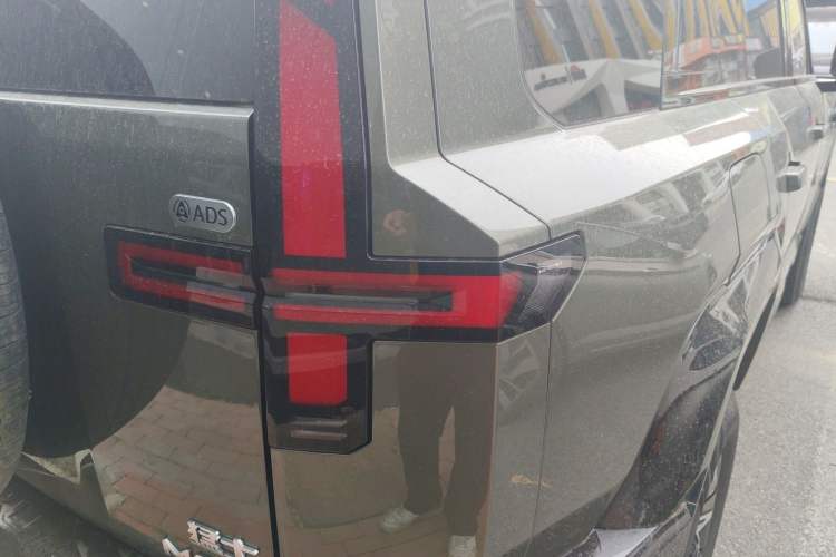 Used Brave warrior M817 2025 Model, Pro Right Rear Taillight