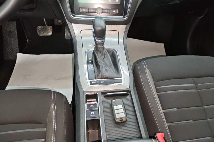 Used Roewe RX5 2020 20T Automatic 4G Connect Excellence Edition Gear Lever