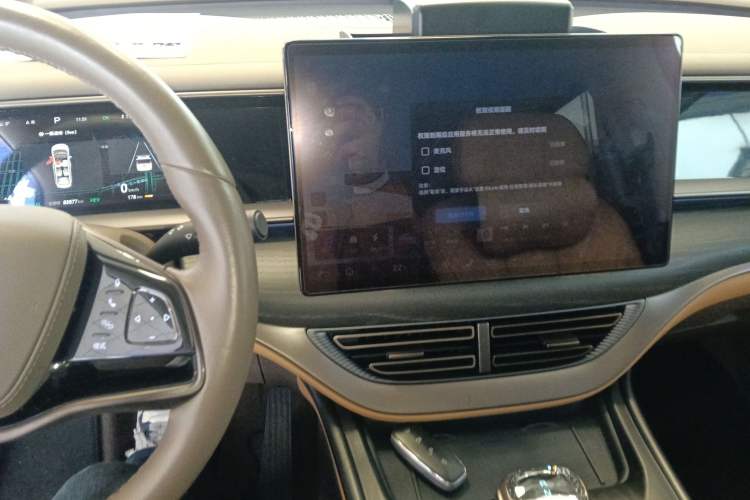 Used Denza D9 2022 DM-i 970 Four-Wheel Drive Flagship Model
