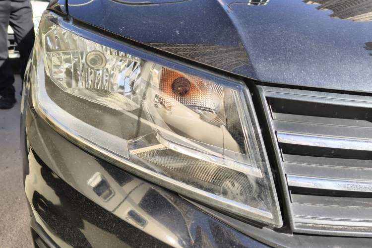 Used Volkswagen Santana 2016 1.6L Manual Fashion Edition Right Front Headlight