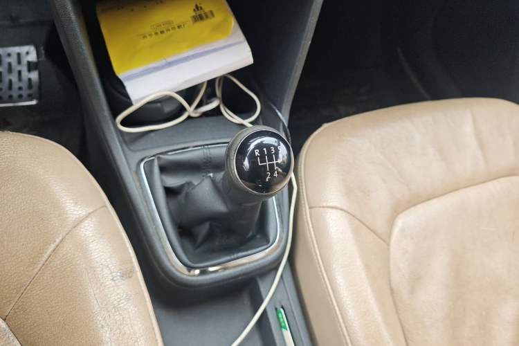 Used Volkswagen Jetta 2015 Value Edition 1.6L Manual Fashionable Style Gear Lever