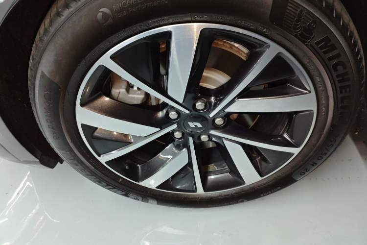 Used Li Auto L8 2023 Pro Model Left Front Wheel Hub