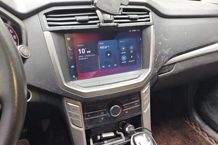 Used SAIC MAXUS T70 2021 2.0T Diesel Manual Two-Wheel Drive Entry-Level Version with Long Bed and High Ground Clearance
