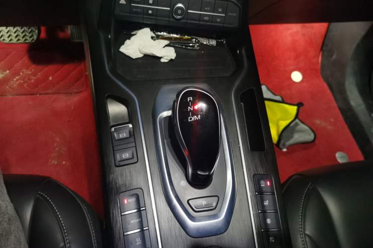 Used Wey VV5 2021 1.5T Two-Wheel Drive Color Pioneer Gear Lever