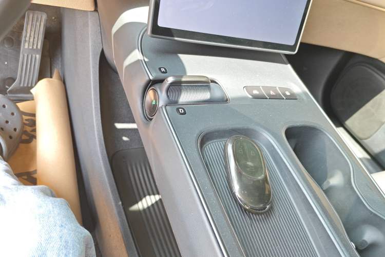 Used Nio ET5 2022 100 kWh Gear Lever