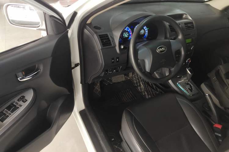 Used BYD L3 2015 Energy-Efficient Model 1.5L Automatic Comfort Edition Driver Seat