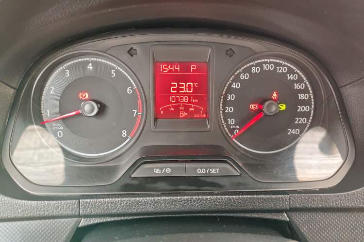 Used Volkswagen Jetta 2017 1.5L Automatic Fashion Model Odometer Close Up