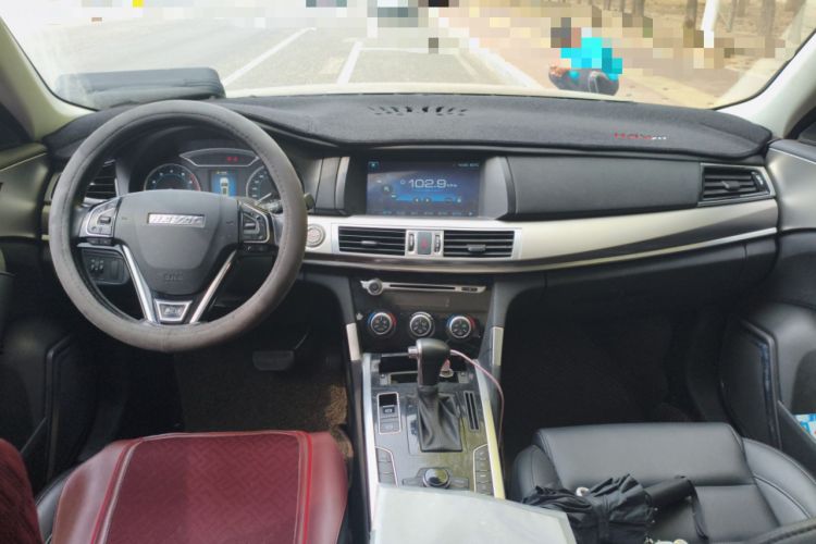 Used Haval H7 2016 Blue-Label H7 2.0T Automatic Luxury Model Center Console