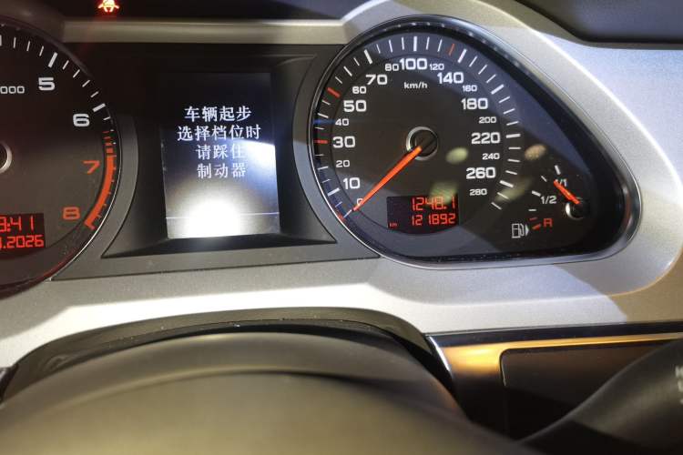 Used Audi A6L 2011 2.4L Comfort Edition Odometer Close Up