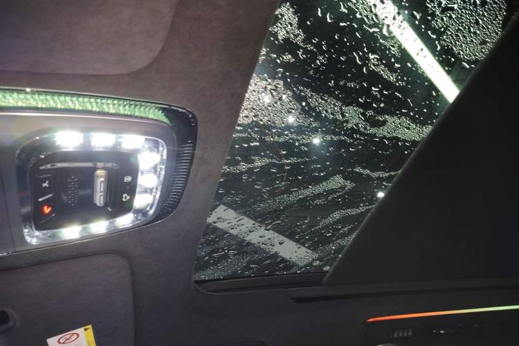 Used Zeekr 9X 2025 Moon Black Edition 70kWh
