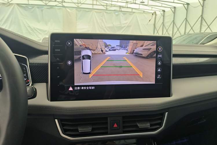 Used Volkswagen Tayron 2024 330TSI Two-Wheel Drive Luxury Plus Advanced Version Audio And AC Panel