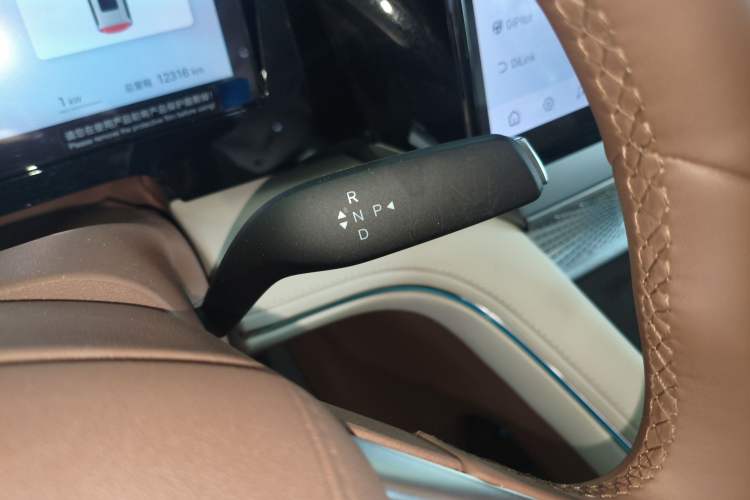 Used BYD Xia 2025 DM-i 1.5T 180km Beyond Edition Gear Lever