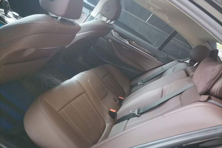 Used BMW 5 Series 2019 Facelifted 525Li Luxury Package Left Rear Seat