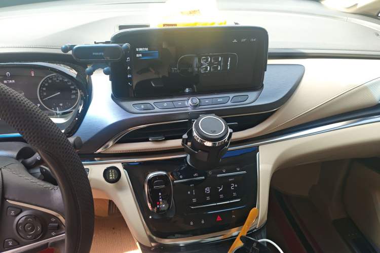 Used Buick GL8 2023 Facelifted Land Cruiser Executive Luxury Version