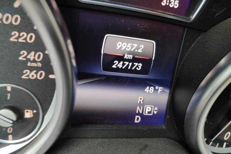 Used Mercedes-Benz GL-Class 2014 GL 350 CDI 4MATIC Odometer Close Up