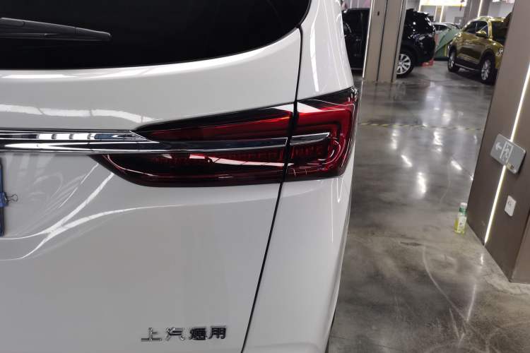 Used Buick GL8 2023 Facelifted Land Cruiser Executive Luxury Version
