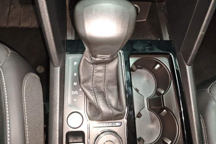 Used Volkswagen Teramont 2020 Revised Version 530 V6 Four-Wheel Drive Luxury Edition Gear Lever