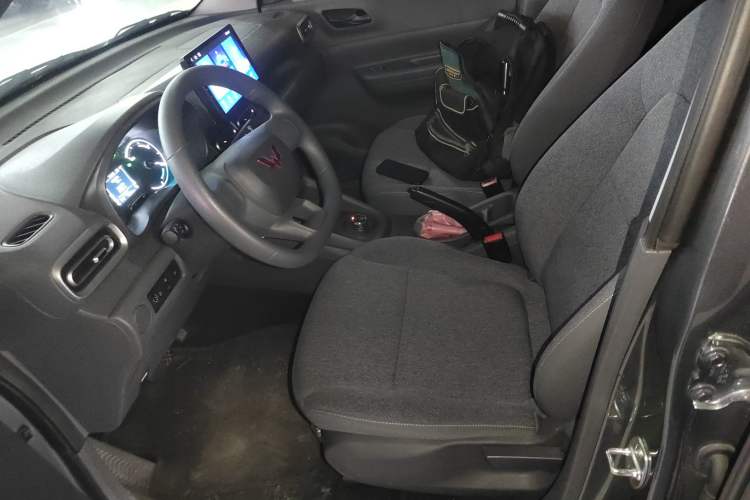 Used Wuling Hongguang New Energy 2025 Extended-Range Hybrid 50 km Utility Version Left Front Seat