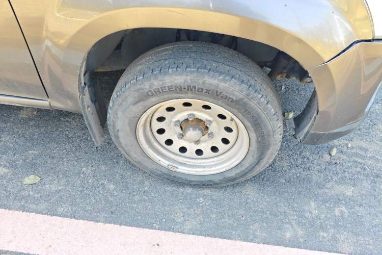 Used CHANGAN KAICHENG Shenqi F30 2019 1.5L Comfort Edition China VI Dual-Cab Long Wheelbase DAM15KL Right Front Wheel Hub