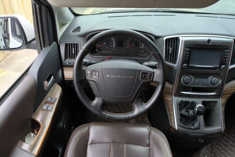 Used FORTHING Lingzhi PLUS 2021 Travel Edition 2.0L Manual Luxury 7-Seater
