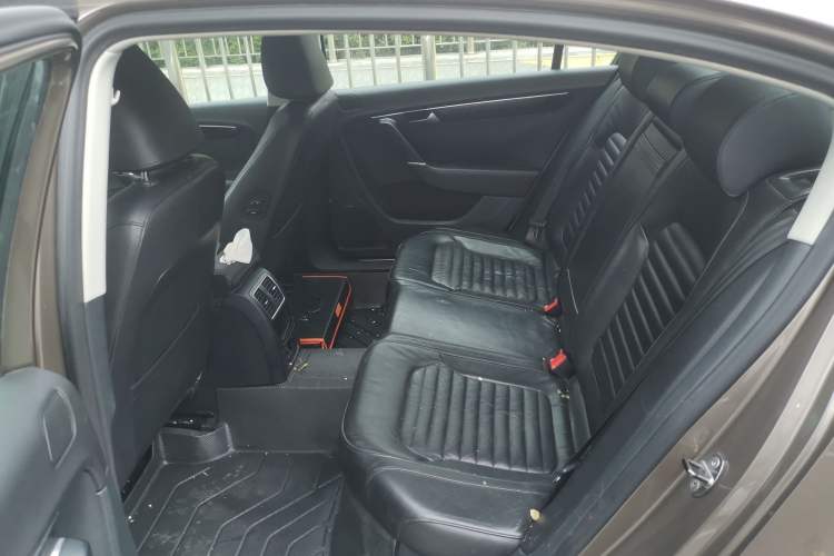 Used Volkswagen Magotan 2012 1.8TSI Luxury Model Left Rear Seat