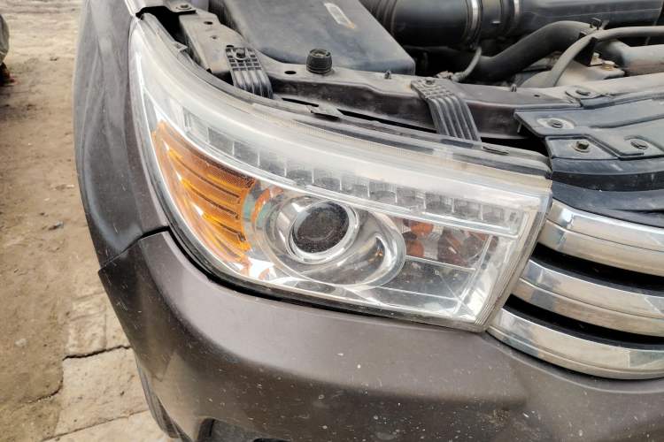 Used JAC Group V7 2018 2.0T Two-Wheel-Drive Luxury Version D19TCIE13 Right Front Headlight