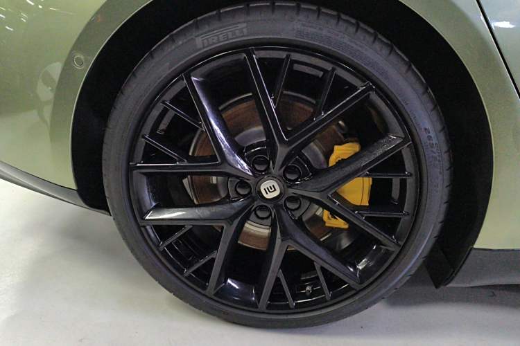 Used Xiaomi Auto SU7 2024 Four-Wheel Drive Ultra-Long Range Advanced Intelligent Driving Max Edition Right Rear Wheel Hub