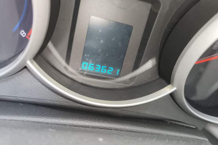 Used Chevrolet Cruze 2012 1.6L SL Grand Edition Automatic Odometer Close Up