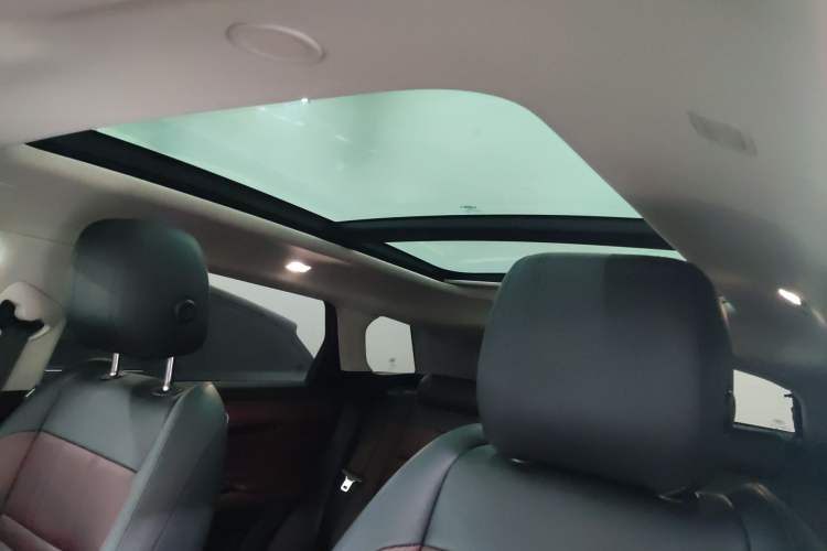 Used Land Rover Range Evoque New Energy 2022 Aurora L P300e Plug-in Hybrid Electric Version Headliner