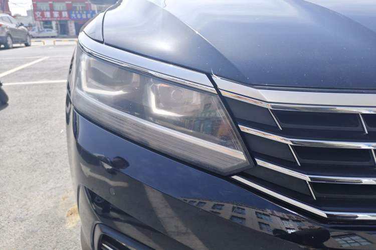 Used Volkswagen Passat 2017 330TSI DSG Luxury Edition Right Front Headlight