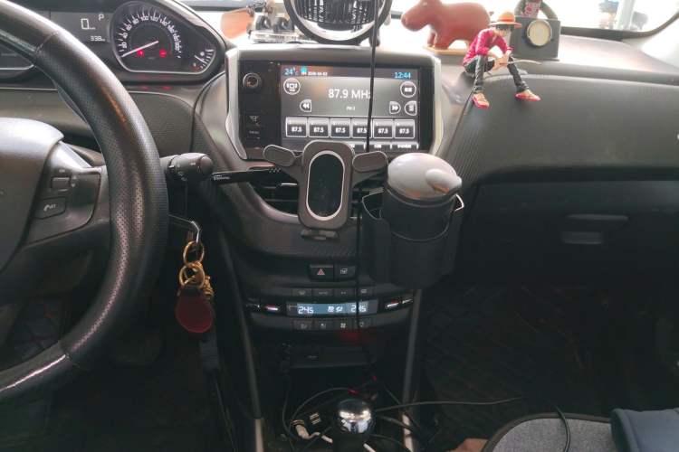 Used Peugeot 2008 2015 1.6L Automatic Playcool Edition Audio And AC Panel