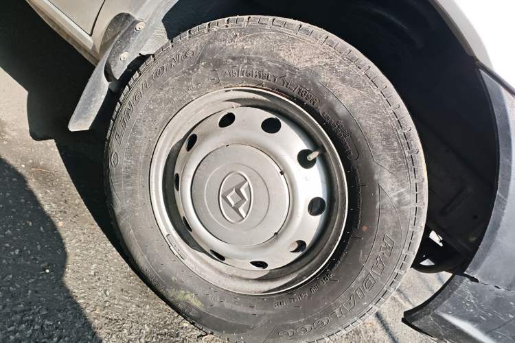 Used SAIC MAXUS Xintu V80 2019 2.5T Classic Model AMT Aoyuntong Long Wheelbase Mid-Roof 7-Seater