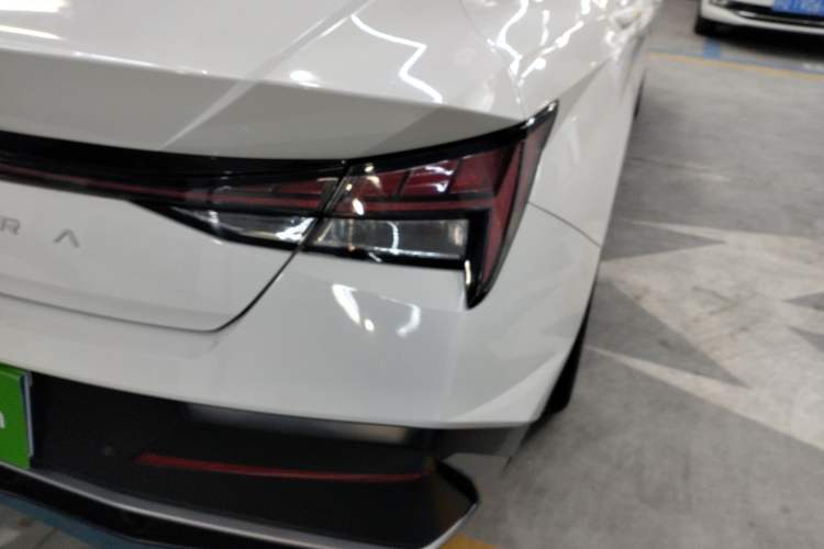 Used Hyundai Elantra 2023 1.5L CVT LUX Prestige Edition Exterior 3