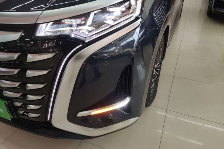 Used Denza D9 2022 DM-i 970 Four-Wheel Drive Flagship Model
