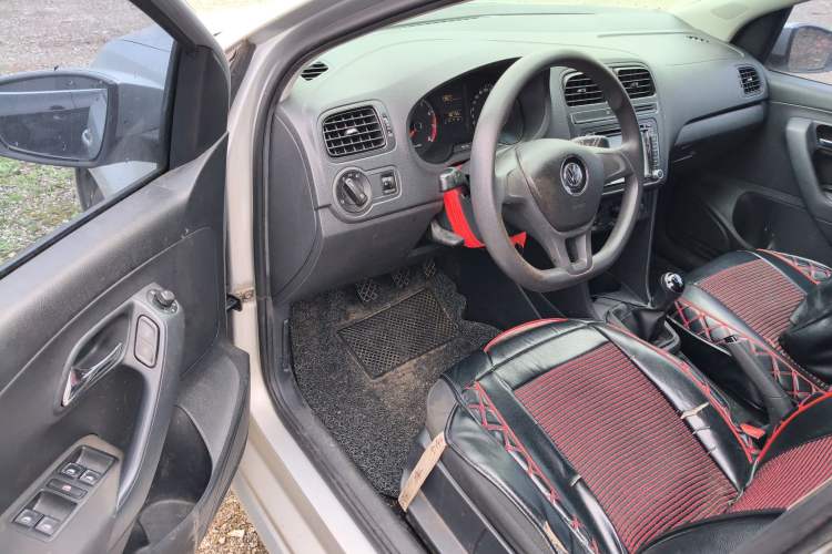 Used Volkswagen Polo 2014 1.4L Manual Fashion Edition
