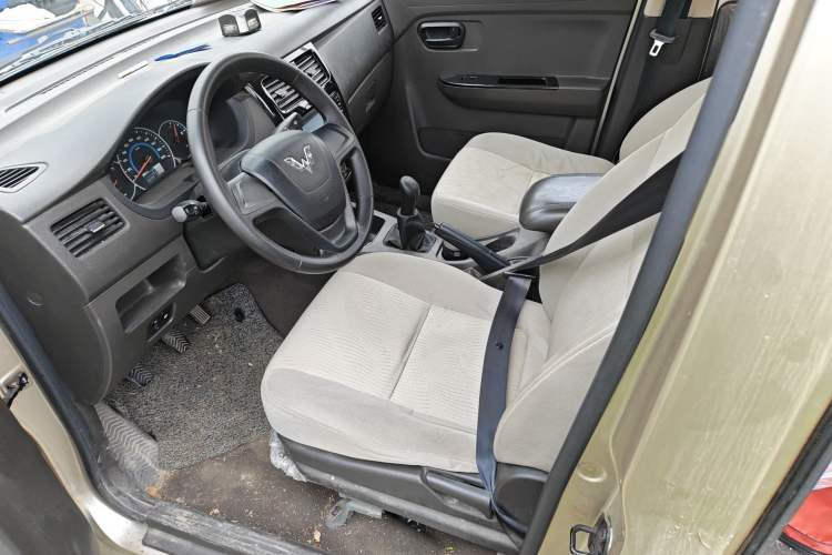 Used Wuling Rongguang V 2016 1.5L Standard Version
