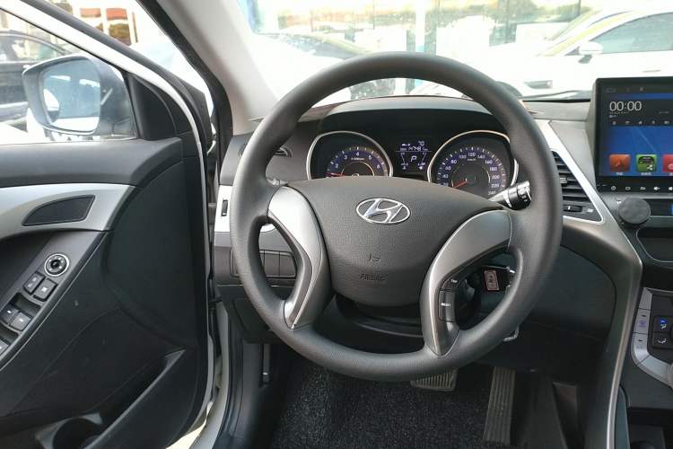 Used Hyundai Elantra (5th Generation / Langdong) 2015 1.6L Automatic Fashion Model
