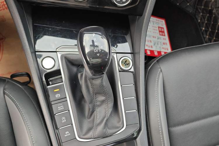 Used Volkswagen Sagitar 2021 280TSI DSG Excellence Edition Gear Lever