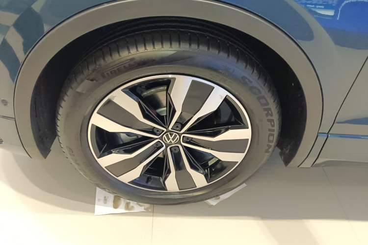 Used Volkswagen Tiguan L 2022 330TSI Automatic Two-Wheel Drive R-Line Enhanced Edition
