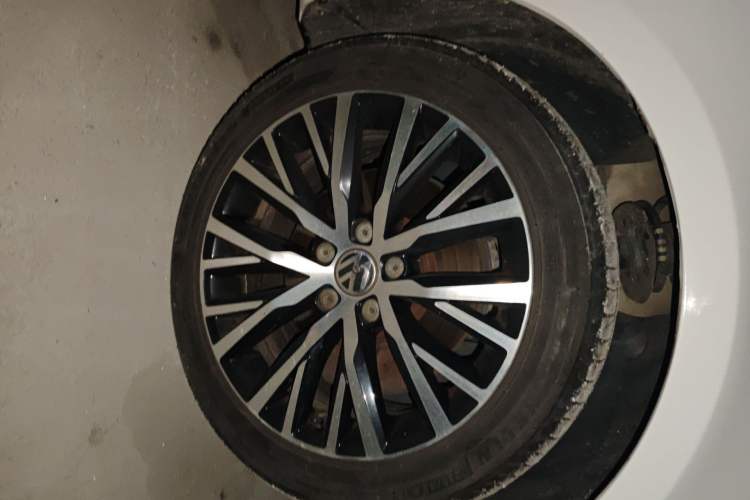 Used Volkswagen FAW-Volkswagen CC 2013 3.0 FSI V6 Right Front Wheel Hub