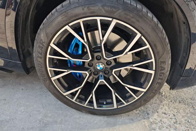 Used BMW X5 2022 Restyled xDrive 30Li Luxury Version M Sport Package Right Front Wheel Hub