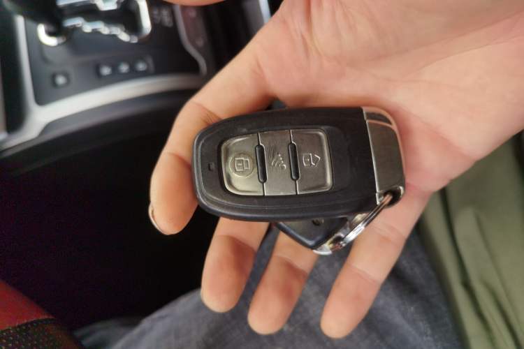 Used Jeep Compass 2014 2.4L four-wheel drive sport version Vehicle Key