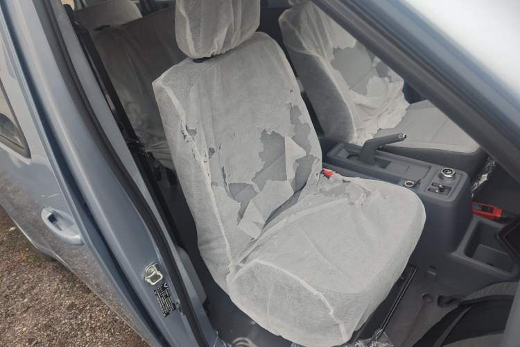 Used Wuling Yangguang 2024 300KM Comfort Version Passenger Van 75kW
